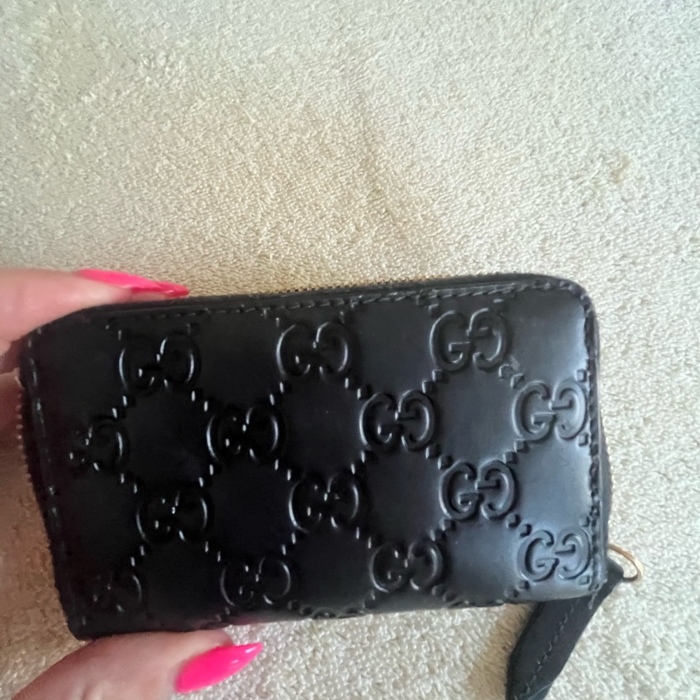 Black Gucci purse and matching gucci wallet used only a handful of times! - Picture 3 of 16